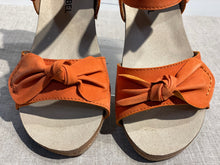 Lataa kuva Galleria-katseluun, Josef Seibel korollinen sandaali papaya