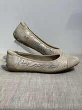 Lataa kuva Galleria-katseluun, Caprice ballerina beige comb