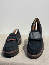 Lataa kuva Galleria-katseluun, Tamaris musta loafer soljella